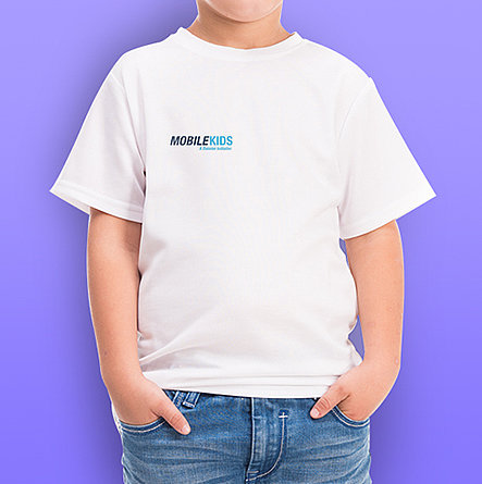 Junge mit MobileKids T-Shirt