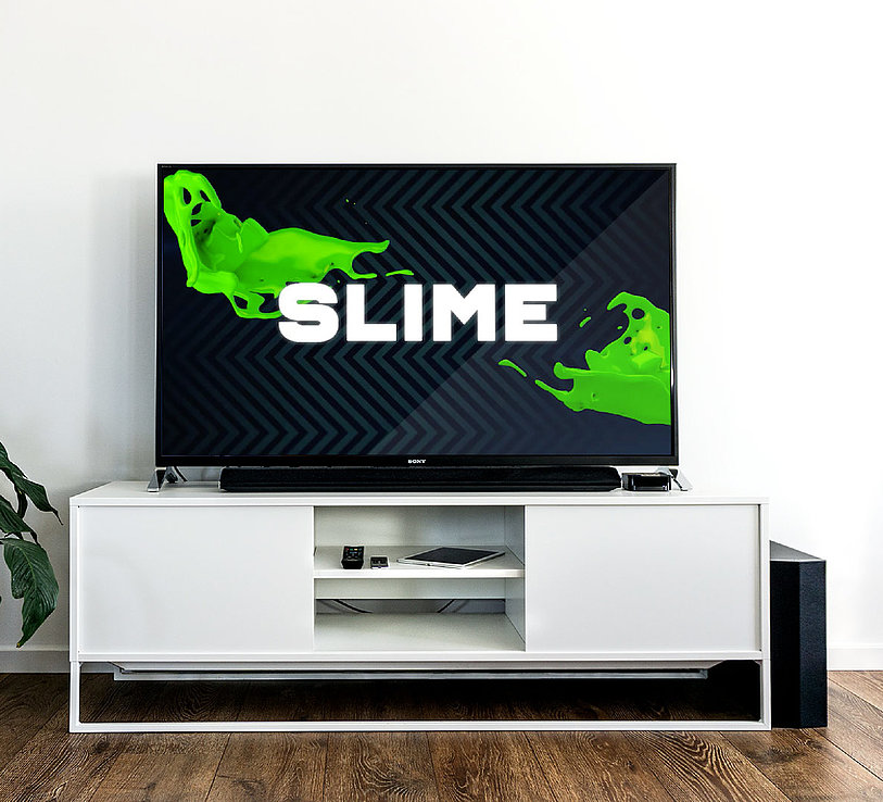 Fernseher zeigt Logo des Slime Fest