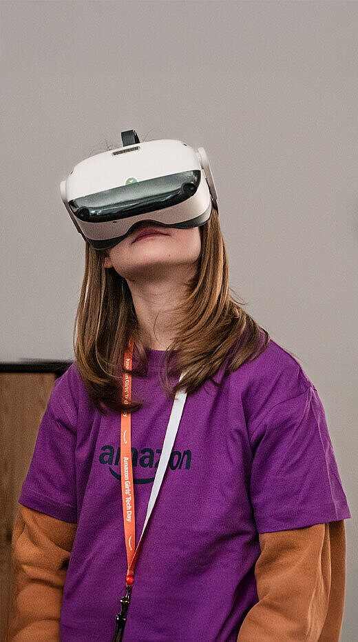 Mädchen mit 3D Brille auf