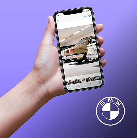 Bild von Oldtimern auf Smartphone