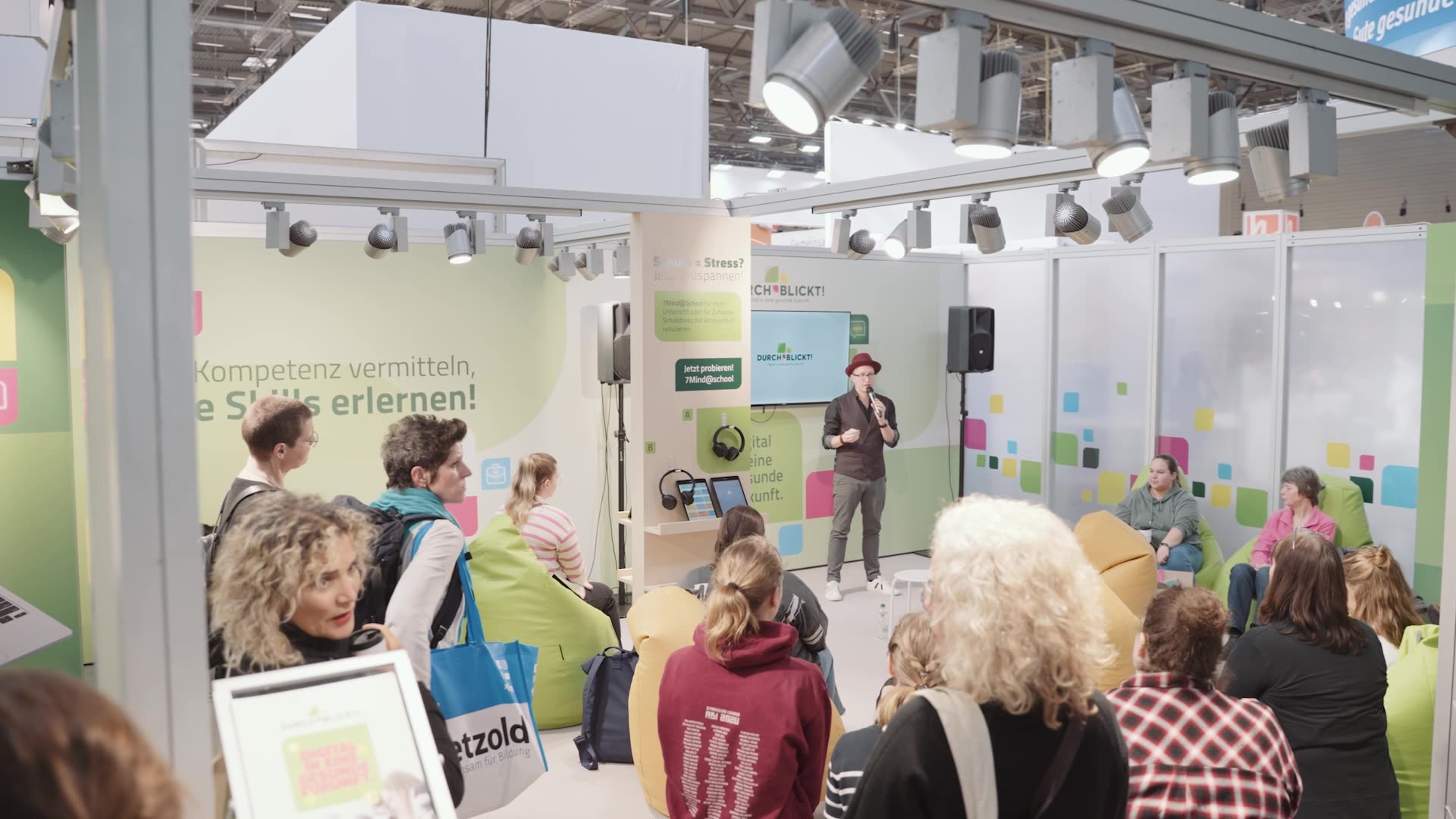 Thumbnail Aftermovie vom Auftritt des Präventionsprogramms DURCHBLICKT! auf der didacta 2024