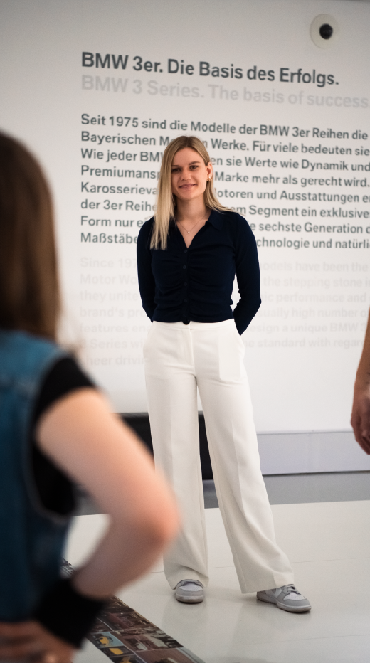 Workshopleiterin eines Bildungskommunikations-Workshops