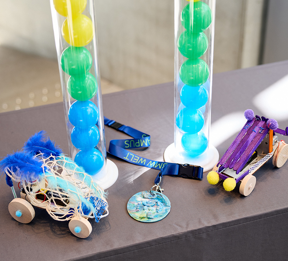Selbstgebautes Modell eines Autos inklusive Jury-Ranking beim BMW Kidz Summit