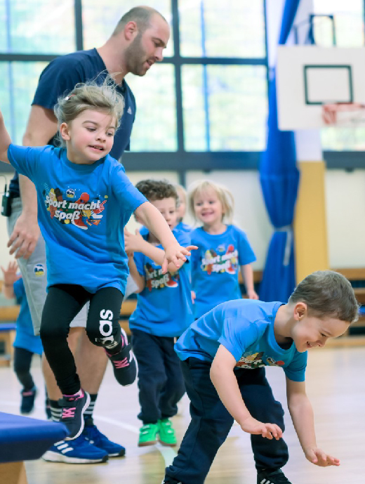 Kids beim Sportspiel