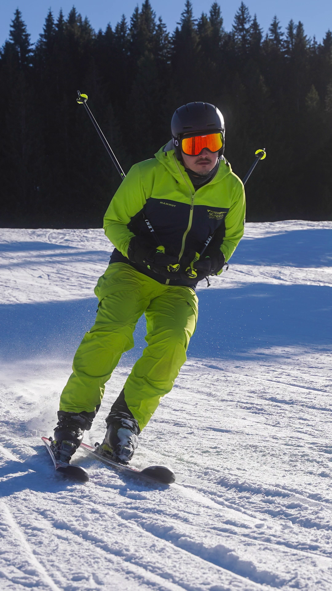 Auszubildender fährt Ski