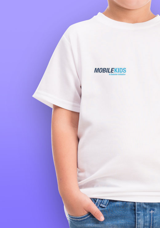 Junge mit MobileKids T-Shirt