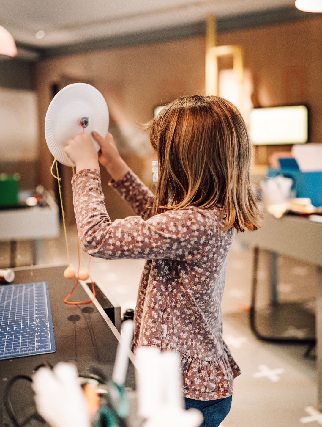 Girls playfully develop a prototype at the BMW The Campus Workshop.