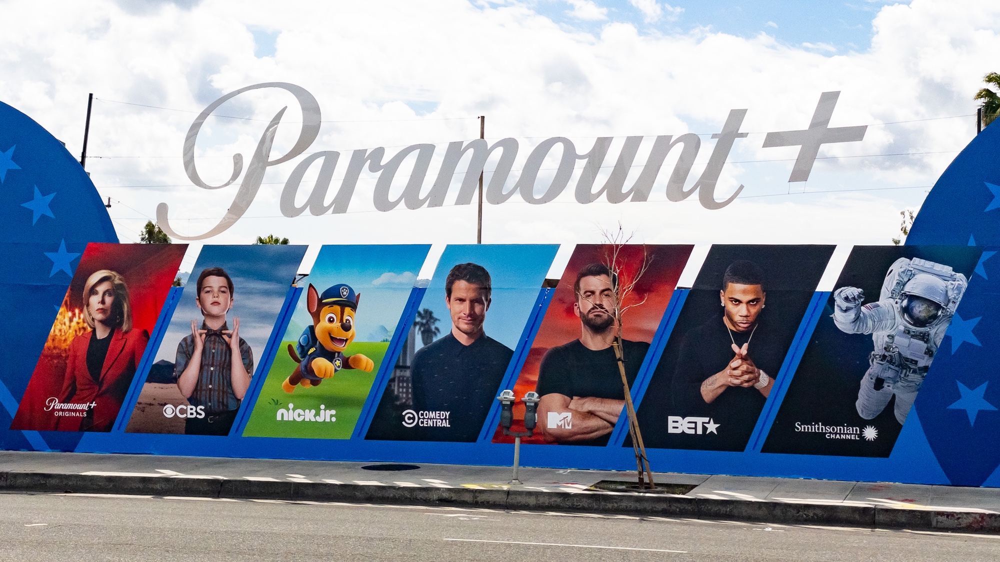 The image shows a large advertising poster from Paramount+ with various characters from TV series and films that are available on the streaming service. 